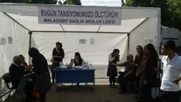 Öğrenciler Vatandaşların Tansiyonunu Ölçtü