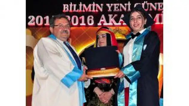 Bitlis Eren Üniversitesi 8'inci Mezunlarını Verdi