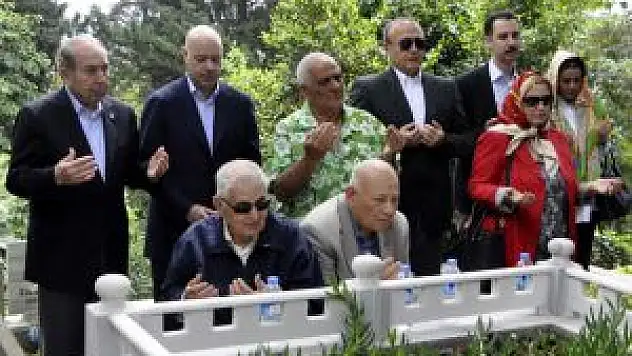Beşiktaş'ta Üstünkaya Mezarı Başında Anıldı