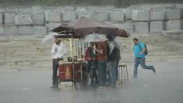 İstanbullular Yağmura Hazırlıksız Yakalandı