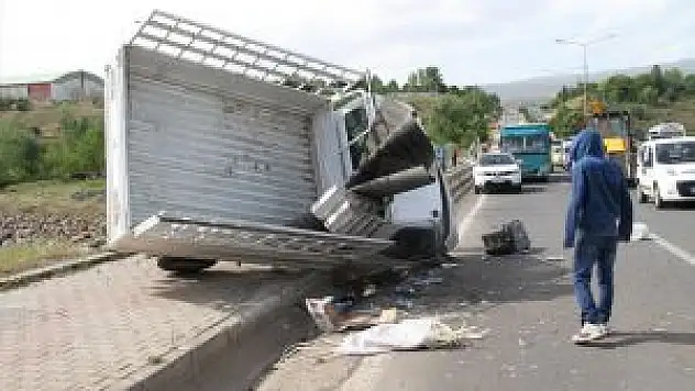 Bingöl'de Trafik Kazası: 3 Yaralı