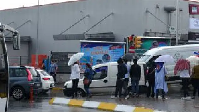 İstnabul'da Yağmur Etkili Oldu