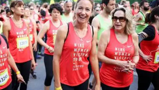 Yüzlerce Kadın Bağdat Caddesi'nde Spor Olsun Diye Koştu