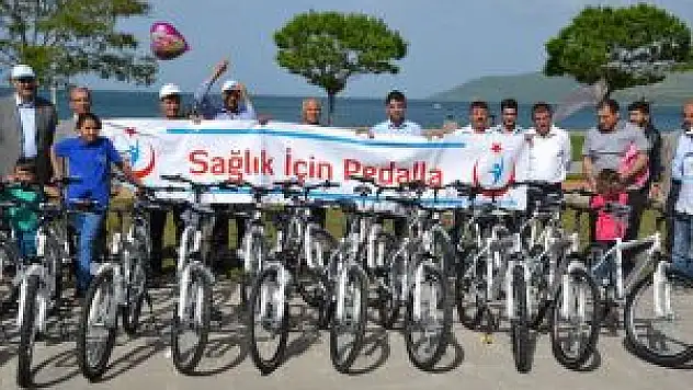 Tatvan'da Uçurtma Ve Bisiklet Turu