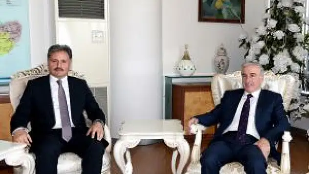 Vali Kamçı'dan Başkan Çakır'a Veda Ziyareti