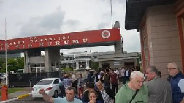 Şehit Yakınları Bir Birlerine Sarılarak Gözyaşı Döktü