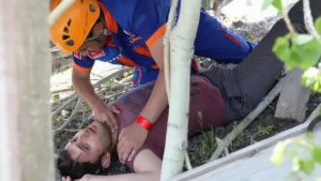 Erzurum'da Enkaz Altından Yaralı Kurtarma Tatbikatı