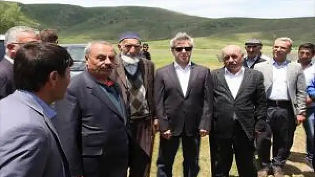 Bitlis Valisi Çınar'ın Köy Ziyareti