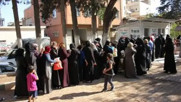 İyi-der'den Suriyeli Yetim Ve Kadınlara Yemek Yardımı