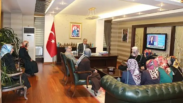 HAFİZE  ÖĞRENCİLERİMİZDEN SAYIN VALİMİZE TEŞEKKÜR ZİYARETİ