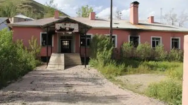 Başkale'de Sağlık Merkezi İçin Çalışmalara Başlandı