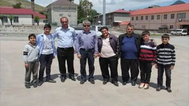 Vali Çınar, Resim Sergisini Gezdi