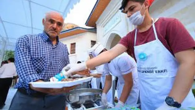 Somuncu Baba Külliyesi'nde Geleneksel İftarlar Başladı