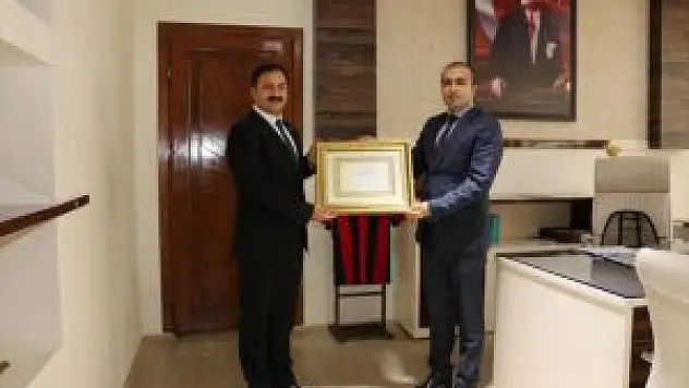 Aşkale Belediye Başkanı Başaran'a Teşekkür Belgesi
