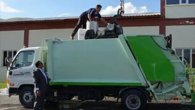 Adilcevaz'da Sokaklara Gül Suyu Serpiliyor