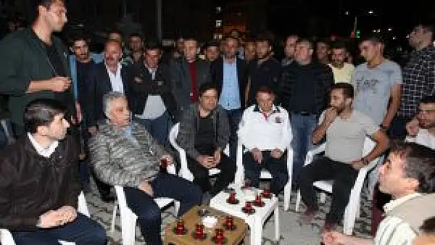 Hakkari Valisi Toprak Vatandaşlarla Bir Araya Geldi
