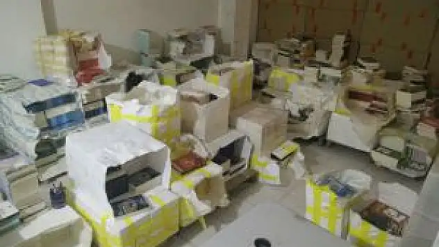 Kadın Korsan, 15 Bin Kitapla Yakalandı