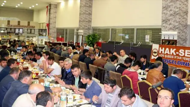 Hak-sen Ağrı Şubesi Üyelerine İftar Yemeği verdi