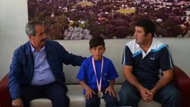 Adilcevaz'da Başarılı Sporcu Ödüllendirildi