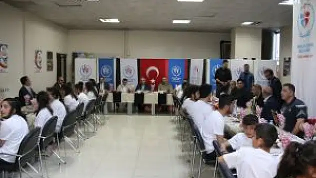 Başarılı Sporcular Onuruna Yemek Verildi