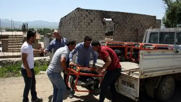 Yüksekova'da Mahallelere Su Deposu Bırakıldı