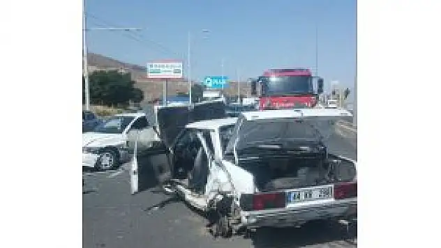 Malatya'nın Battalgazi ilçesinde Trafik Kazası: 4 Yaralı
