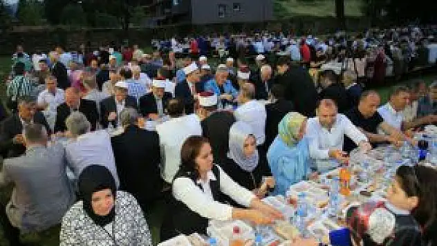 Makedonya'da Kardeşlik Sofrası