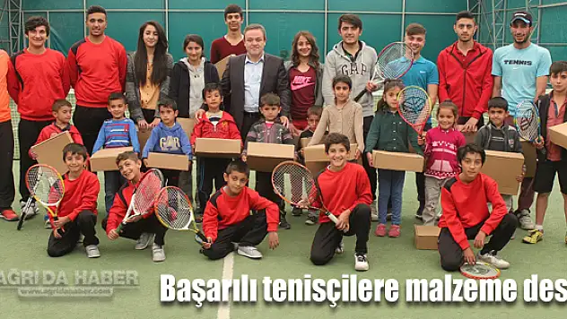 Zeki Büyükkuşoğlu'ndan Ağrı'daki Başarılı Tenisçilere Malzeme