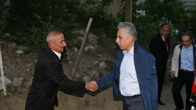 Vali Toprak, Demiryent Ailesine Konuk Oldu