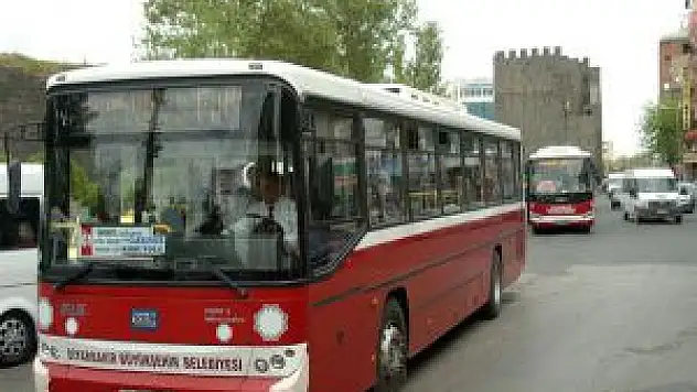 Diyarbakır'da Şoförler, Belediye Sözünü Tutmayınca Eyleme Gitti