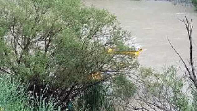 Kamyon Aras Nehri'ne Düştü: 1 Yaralı