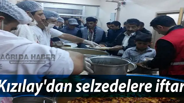Kızılay'dan selzedelere iftar yemeği dağıtıldı