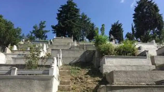 Gaziosmanpaşa'da Bir Kadın Mezarlıkta Ölü Bulundu