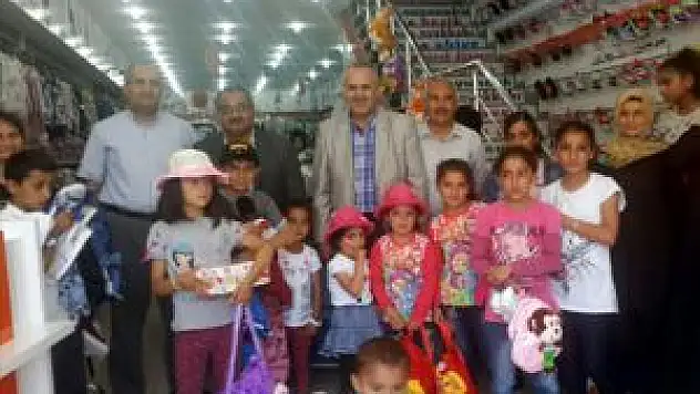 Tuşba'da 100 Çocuğa Giyim Yardımı Yapıldı