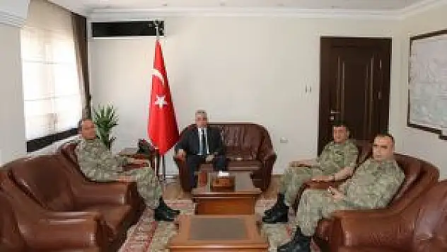 Korgeneral Temel'den Vali Toprak'a Ziyaret