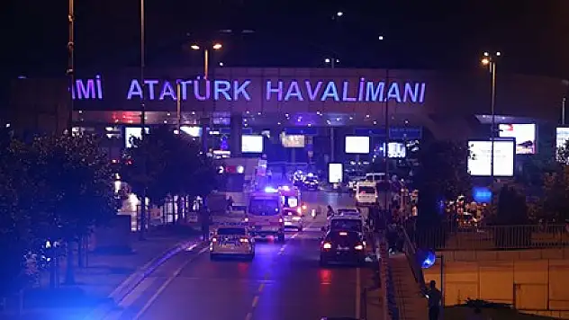 Atatürk Havalimanı'nda 3 Canlı Bomba Saldırısı! 28 kişi hayatını kaybetti 60 yaralı