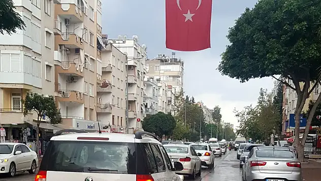 Antalya'da Bayraklar Milli Yas Nedeniyle Yarıya İndi