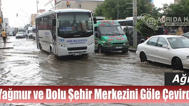 Ağrı'da Aniden Bastıran Yağmur ve Dolu Şehir Merkezini Göle Çevirdi