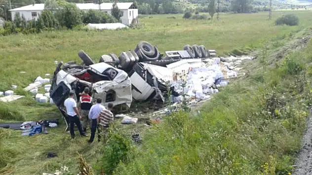 Erzincan'da Tır Kazası: 1 Ölü 2 Yaralı