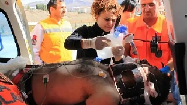Erzurum Şenkaya Cumhuriyet Savcısı Kaza Yaptı:2 Yaralı