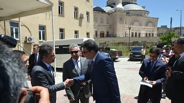 Milli Eğitim Bakan Yardımcısı Erdem Hakkari'de