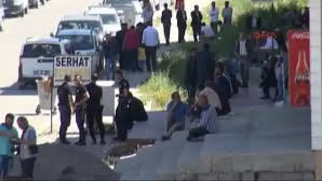Çaldıran'da Yol Verme Kavgası: 2 Yaralı