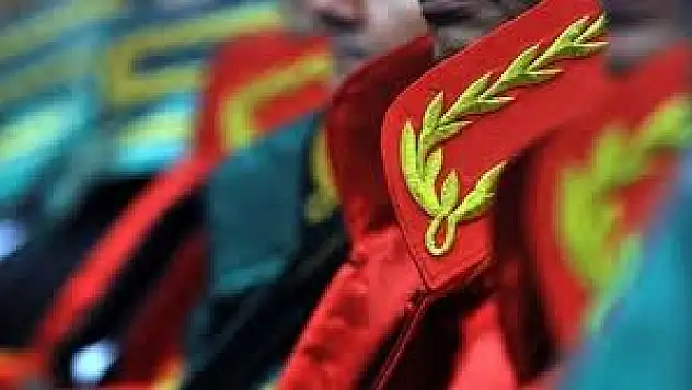 Van'da 15 hakim ve savcı gözaltına alındı