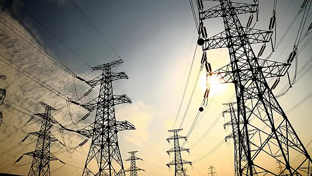 Başkale'de Elektrik Akımına Kapılan 2 İşçi Ağır Yaralandı