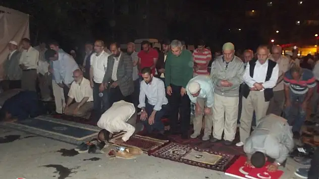 Kalkışmanın 7'nci Gününde Ağrılılar Meydanları Boş Bırakmadı