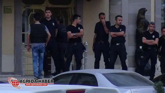 Doğubayazıt'ta 4 Polis Tutuklandı