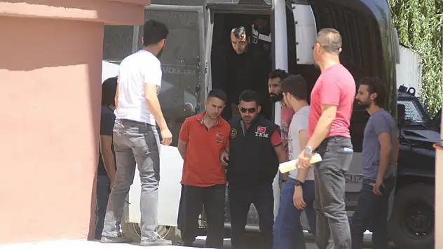 Hakkari'de 6 Rütbeli Asker Adliyeye Çıkarıldı