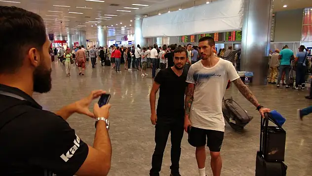 Kadro Dışı Bırakılan Sosa, İstanbul'da