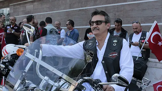 Eski Bakan Tüzmen'den Motosikletle Demokrasi Turu