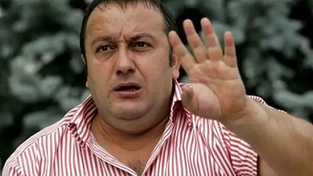 Ünlü Sanatçı, Bu Cemaate Para Verdim!